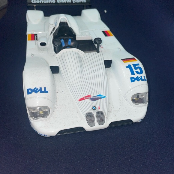 BMW V-12 LMR 1999 Le Mans Race Winner #15 Maisto 1/18 Scale Die Cast GT Race Car - Picture 5 of 6